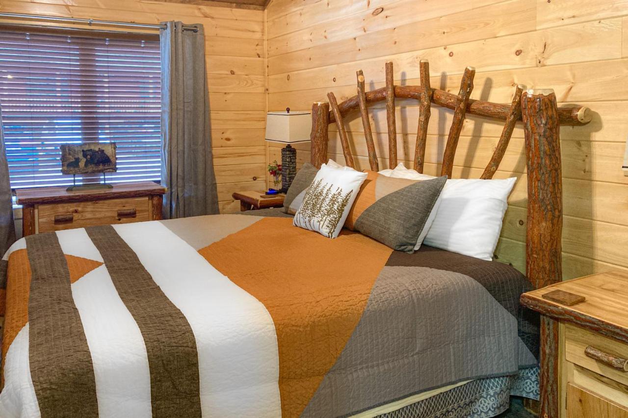 The Lazy Bear Villa Pigeon Forge Eksteriør billede